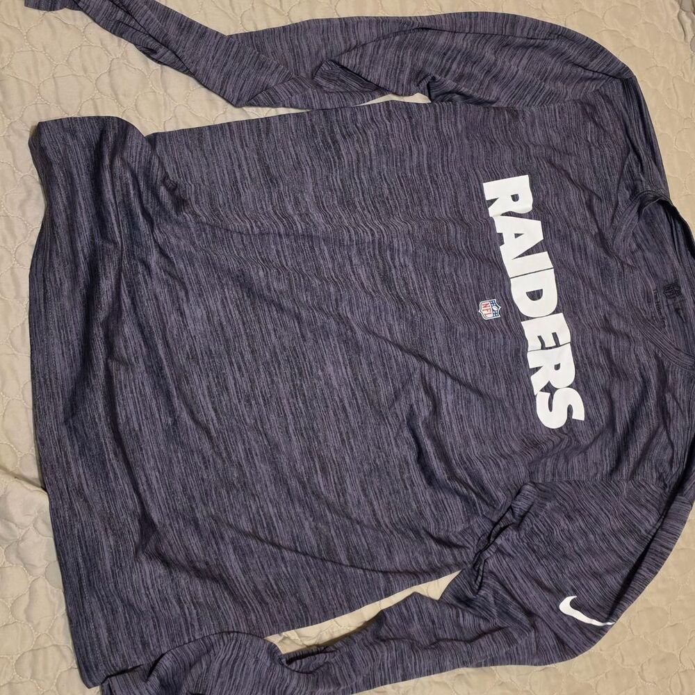 Nike Men's Navy and Blue T-shirt